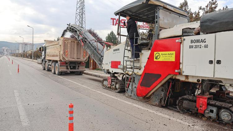 Sivas Belediyesi, yol yenileme çalışmalarını sürdürüyor