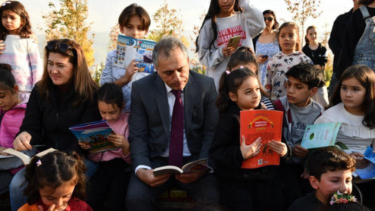 Millet Bahçesinde kitap okuma etkinliği