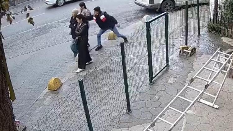 İstanbul - Beyoğlu’nda Kazakistan uyruklu kadına kapkaç