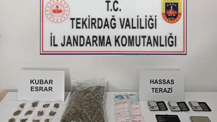 Tekirdağda bin 24 gram esrar ele geçirildi, 3 gözaltı