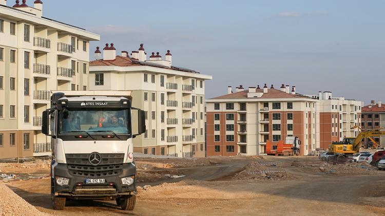 Türkiyenin en büyük şantiyesinde konutlar yükseliyor