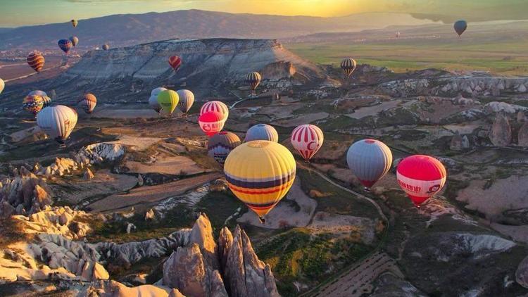 Kapadokyadak sıcak hava balonları, yılın ilk 10 ayında 675 bin kişiyi taşıdı