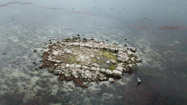 Sapanca Gölünde sular çekilince tarihi kilise ortaya çıktı