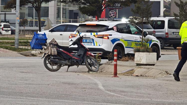 Bursada servis minibüsü ile çarpışan motosikletin sürücüsü yaralandı