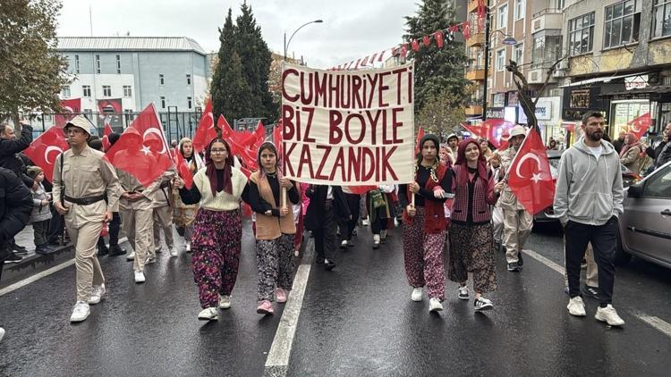 Tekirdağın kurtuluşunun 102nci yılı nedeniyle kortej yürüyüşü