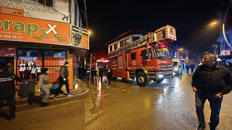 Bursada 3 katlı binada çıkan yangın söndürüldü