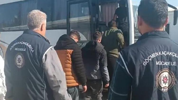 Osmaniyede otobüste 11 kaçak göçmen yakalandı Sınır dışı edildiler