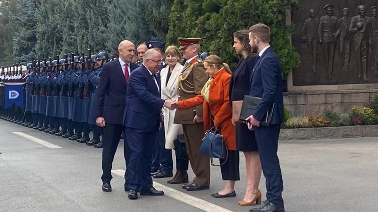 Bakan Güler, Birleşik Krallık Savunma Bakanı Healey ile görüştü