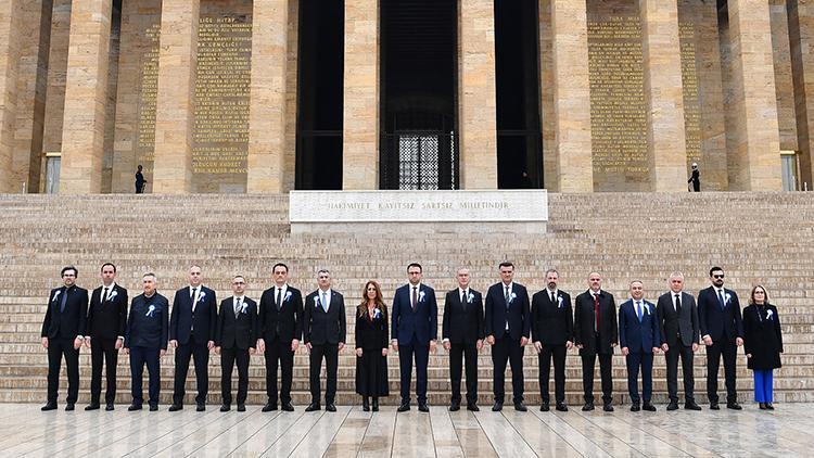 ASELSAN, kuruluş yıl dönümü dolayısıyla Anıtkabiri ziyaret etti