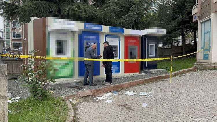 ATMde işlem yaparken boynundan tabancayla vuruldu