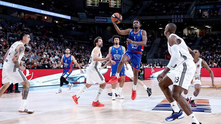 Real Madrid 64-74 Anadolu Efes (Euroleague maçı)