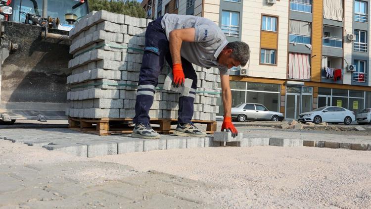 Muradiyede 14 sokağa parke taşı döşendi