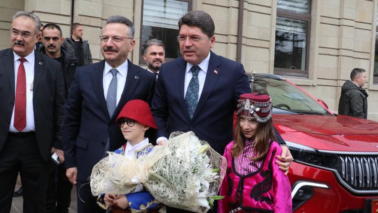 Bakan Tunç: Soruşturmaları yargı tacizi şeklinde değerlendirmek şuursuz bir harekettir