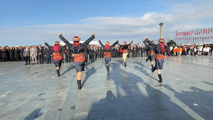 İzmirde KKTCnin kuruluşunun 41. yılı törenle kutlandı