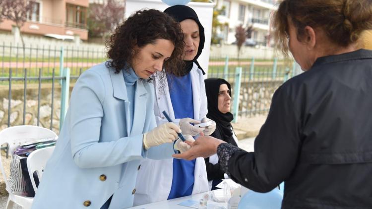 Kocaelide vatandaşlara ücretsiz kan şekeri ölçümü yapıldı