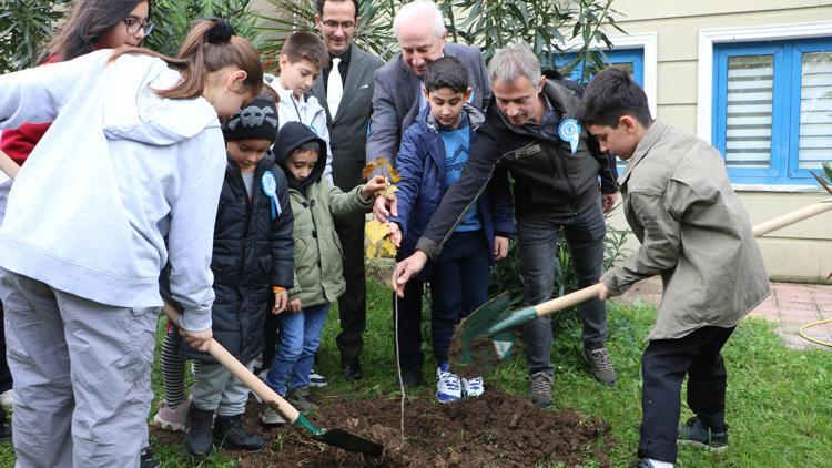 Diyabet hastalığına fidan dikerek dikkat çektiler