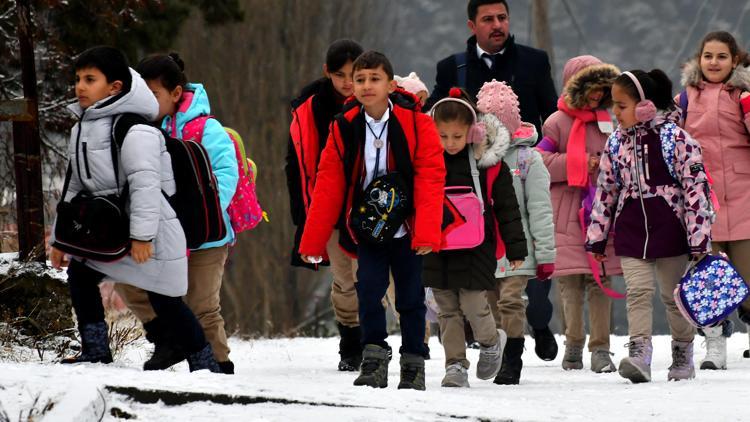 Kars, Ardahan ile Ağrıda kar ve sis etkili oldu