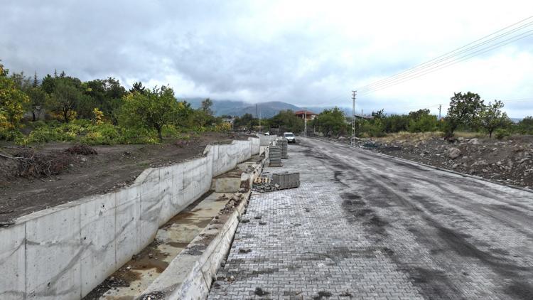 Hacılarda 150 bin metrekare kilitli parke yol çalışması tamamlandı