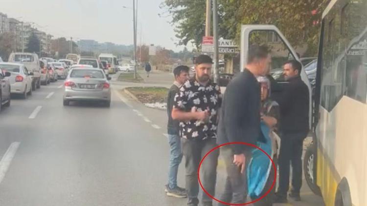 Trafikte tartıştığı belediye otobüsü şoförünü tabancayla tehdit etti; o anlar kamerada