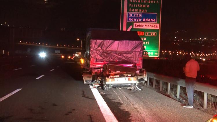 Ankarada, emniyet şeridindeki TIRa çarpan otomobilin sürücüsü öldü