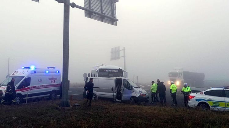 Tekirdağ’da midibüs ile minibüs çarpıştı; 4 yaralı