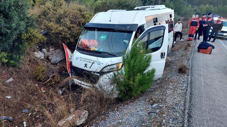 Bodrumda yolcu minibüsü, şarampole düştü: 8 yaralı