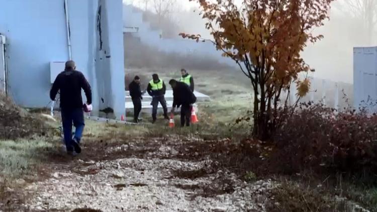 Atık su kuyusuna düşen iş güvenliği uzmanı yaralandı