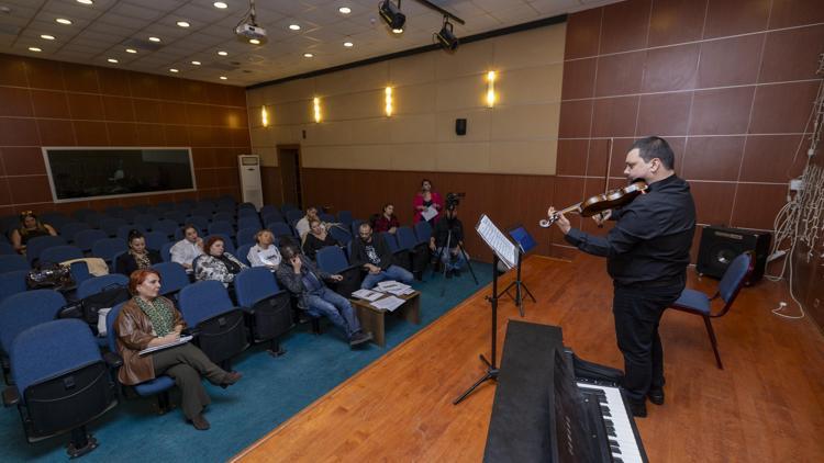 Mersin Büyükşehir, bünyesine yeni sanatçılar kazandırıyor