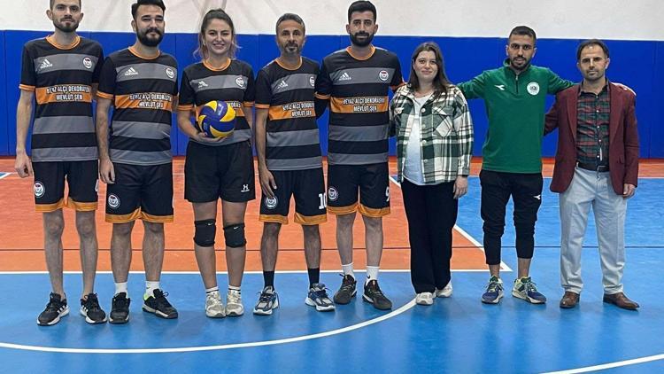 24 Kasıma özel öğretmenler arası spor turnuvası