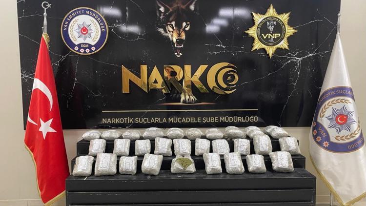 Vanda 12 kilo 900 gram esrar ele geçirildi