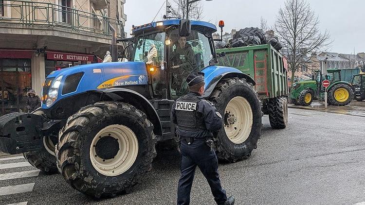 Fransız çiftçilerin protestosu sürüyor Bordeaux Limanına erişim engellendi