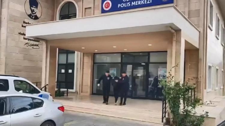 Beylikdüzü’nde AK Parti İlçe Başkanlığı’nın camlarını taşla kırmıştı... Yakalandı