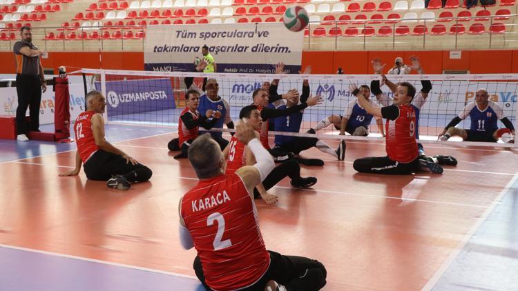 Oturarak Voleybol Erkek Milli Takımı galibiyetle başladı