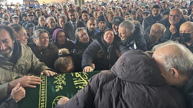 Sivasta dershane yangınında hayatını kaybeden öğretmene gözyaşlarıyla veda