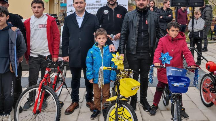 Suşehrinde öğrencilere bisiklet sürprizi