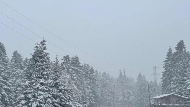 Bursada kar; Uludağda kar kalınlığı 20 santimetreye ulaştı