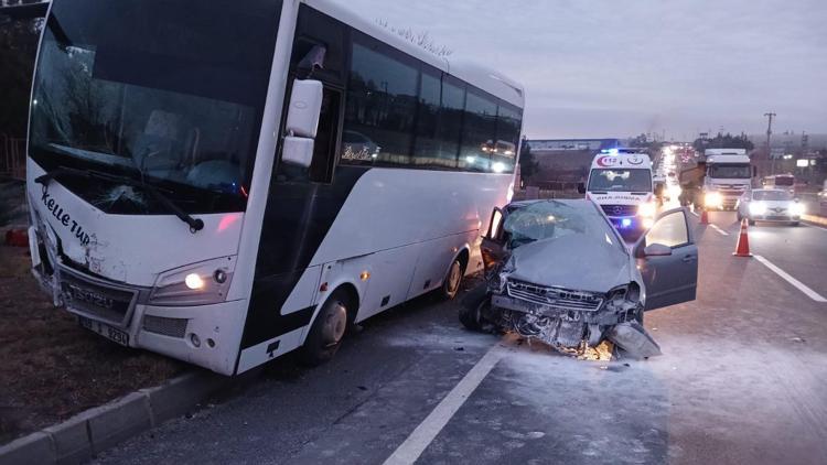 Takla atan otomobil, servis midibüsüyle çarpıştı: 1 ölü, 5 yaralı