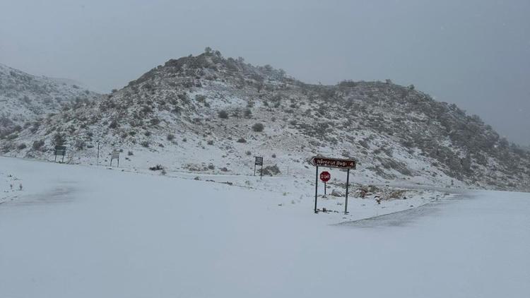 Nemrut Dağı beyaza büründü