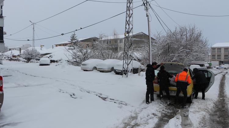 Karlıovada 20 köy yolu ulaşıma kapandı, eğitime 1 gün ara