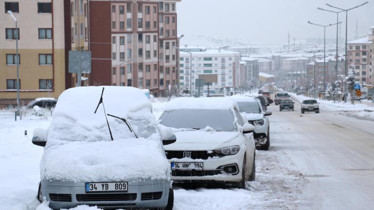 Doğu Anadoluda kar yerini dondurucu soğuklara bıraktı