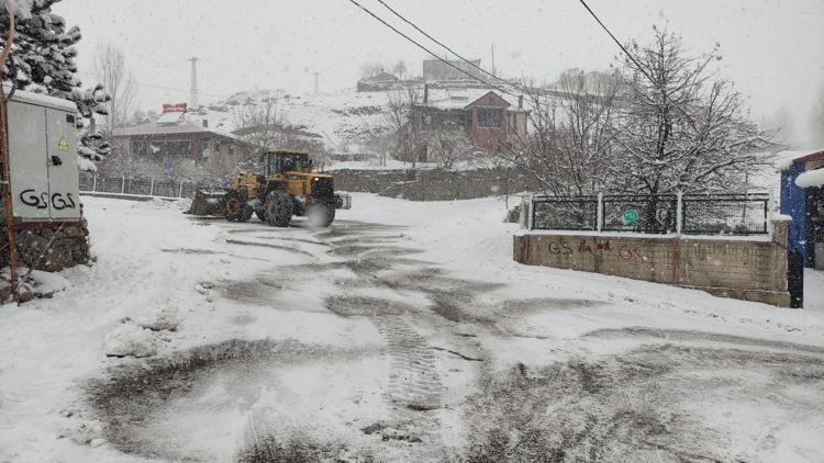 Bingölde 67 köy yolu ulaşıma kapandı; 2 ilçede eğitime kar engeli (2)