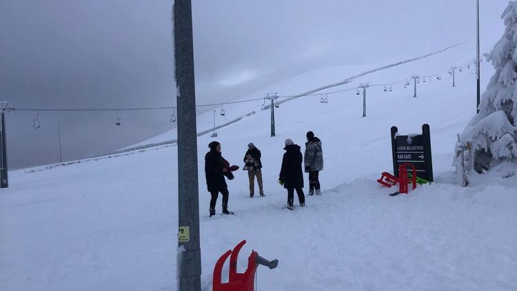 Akdağ Kayak Merkezi’nde kar kalınlığı 1 metreyi aştı