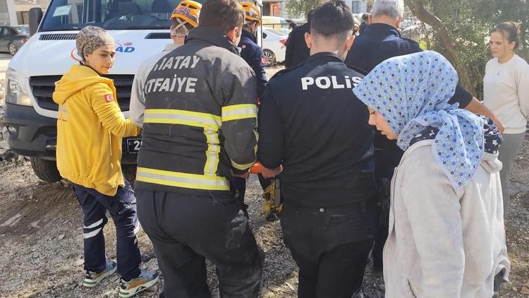 Hatay’da 12 metrelik kuyuya düşen kişiyi itfaiye kurtardı