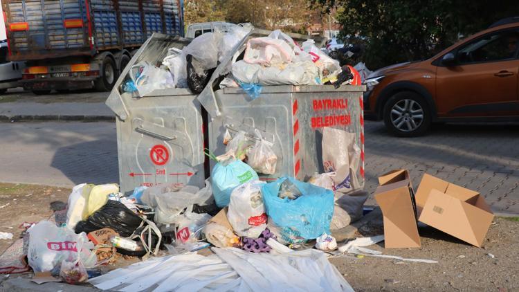 Bayraklıda işçiler grevde; çöpler sokaklara taştı