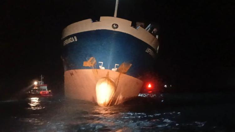 Mersinde ESPERANZA B isimli kuru yük gemisi yan yattı; personel tahliye ediliyor/ Fotoğraflar