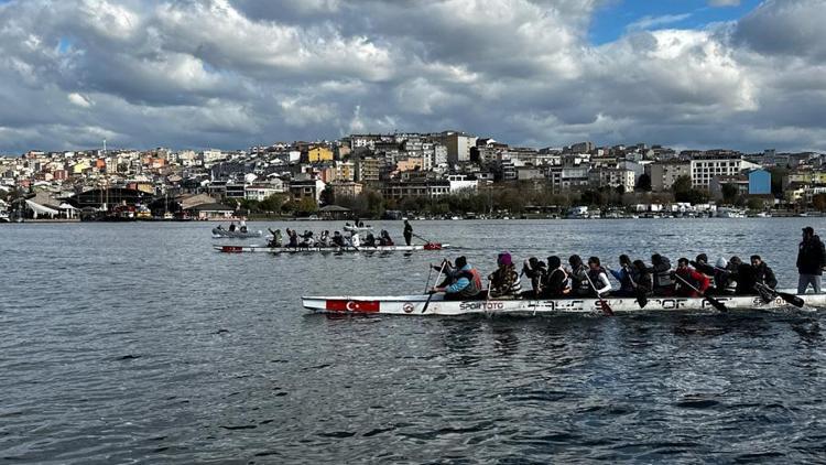 İki yakanın öğretmenleri Haliç’te yarıştı