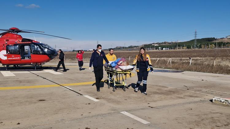 Diyarbakırda ambulans helikopter, kalça kemiği kırılan kadın için havalandı