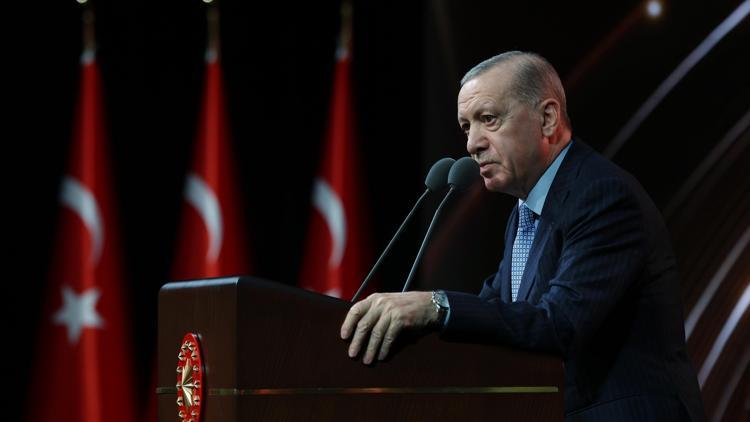 Erdoğan: K-popu çok iyi bilen ama sanat yıldızlarımıza aşina olmayan gençlerimizi gördükçe endişeleniyoruz