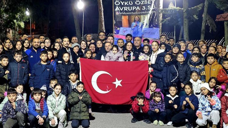 Avrupa 3üncüsü Öykü coşkuyla karşılandı