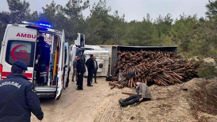 Bilecikte devrilen tomruk yüklü kamyondaki 3 kişi yaralandı